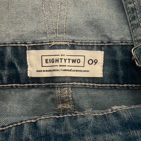 Denim overall shorts from EIGHTYTWO, size 9 - Picture 2 of 3